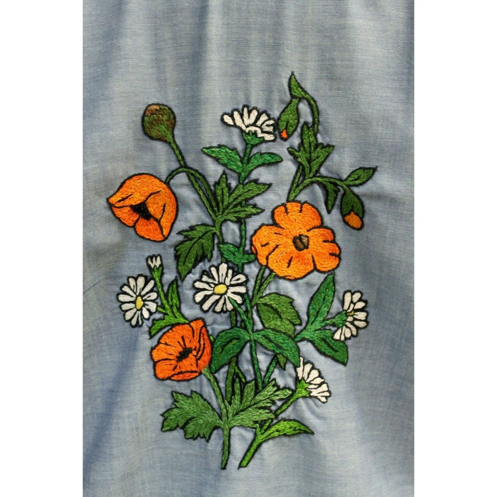 Vintage 70s 》Chambray Embroidered Floral Blouse